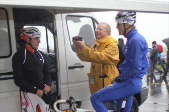 Cyclo-cross fans can get very close to their heroes