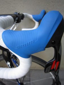 Tasty blue hood covers on Saxo Tinkoff SL4