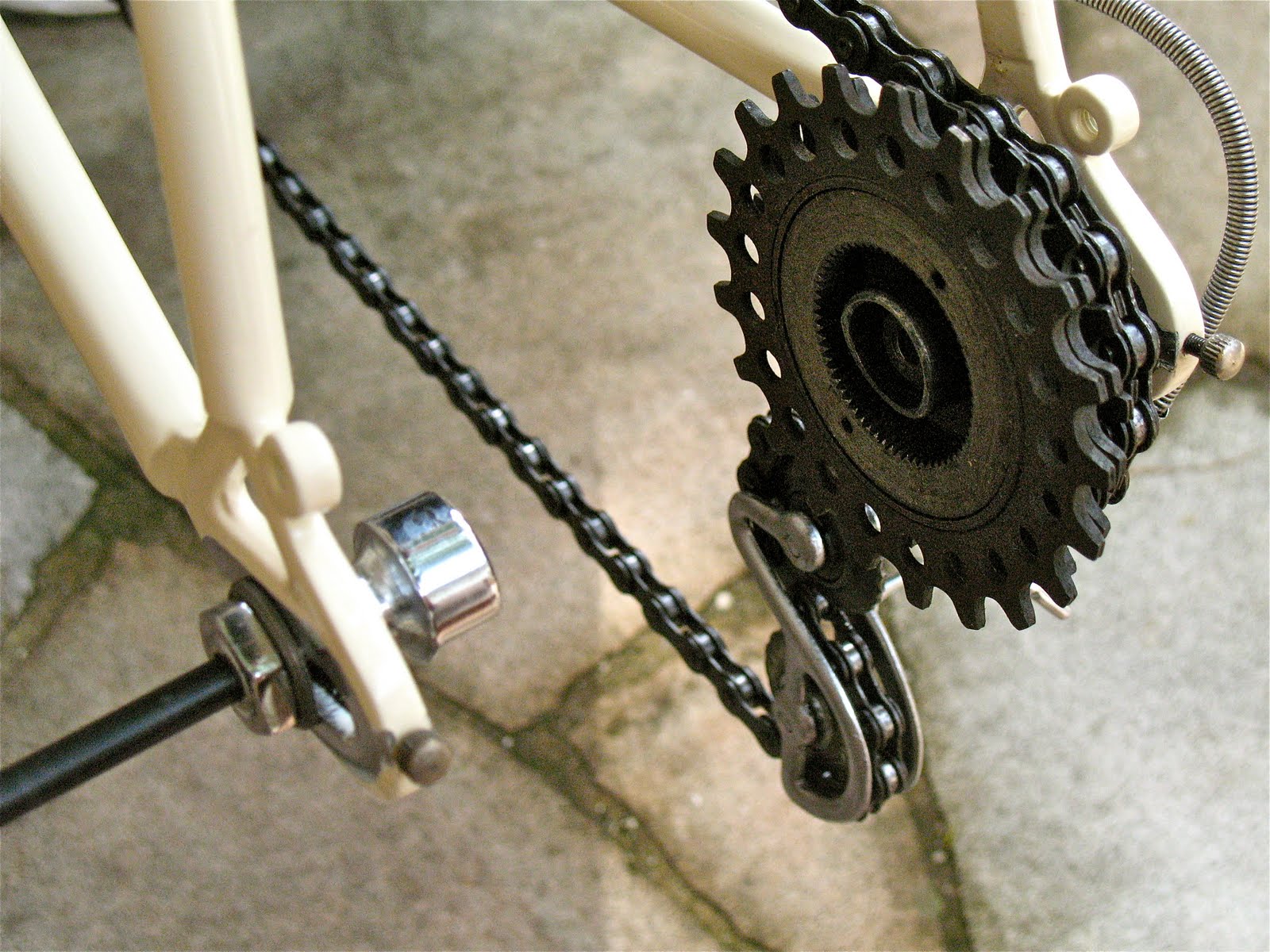 Cinelli bivalent hubs