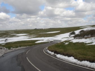 Curves, the Race SL loves them