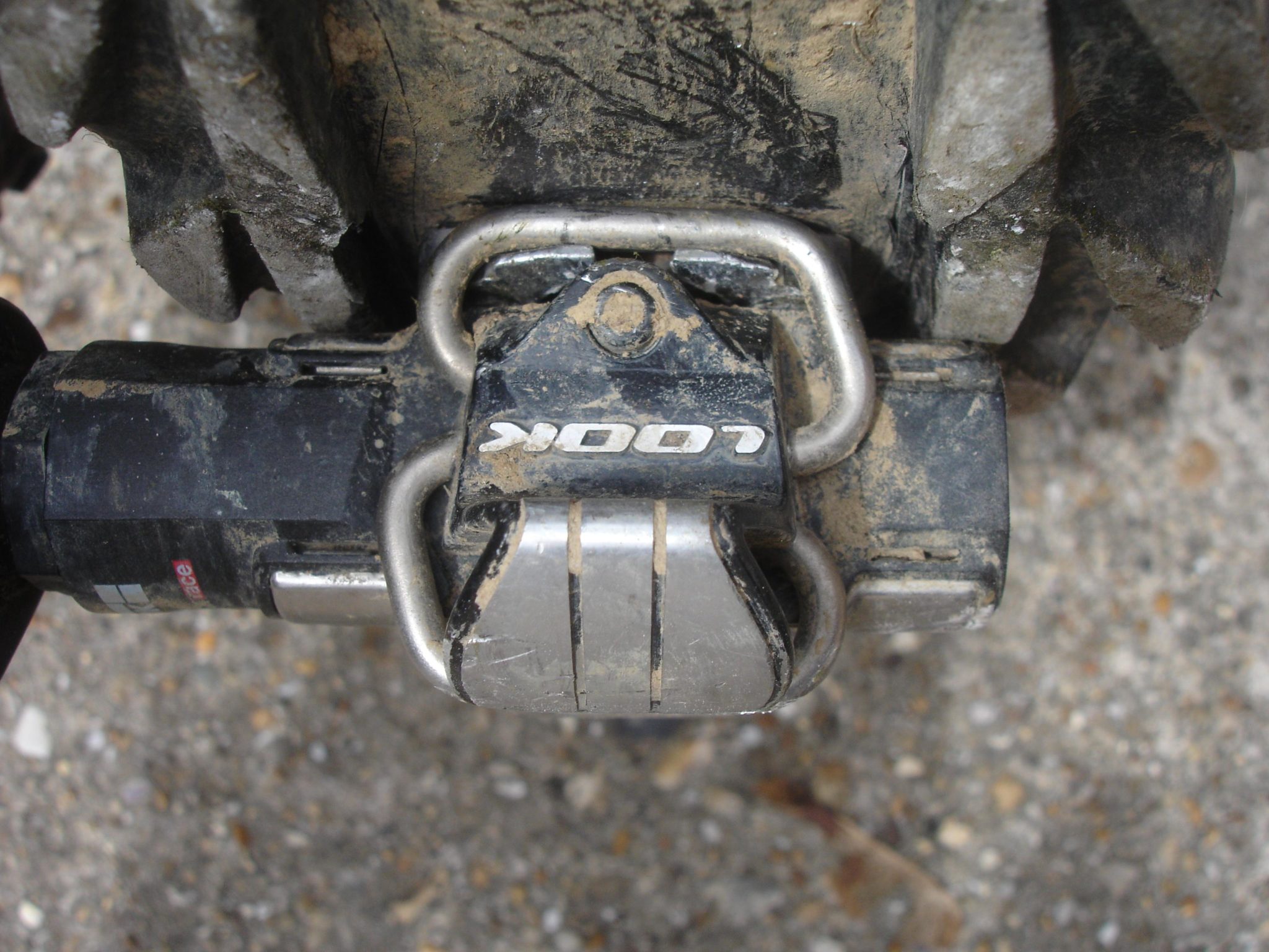 Tread and cleat pressing down onto the Look S-Track Race pedal