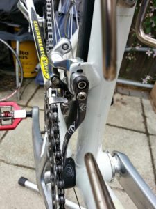 The clever K-edge chainspotter sits neatly next to the inner ring