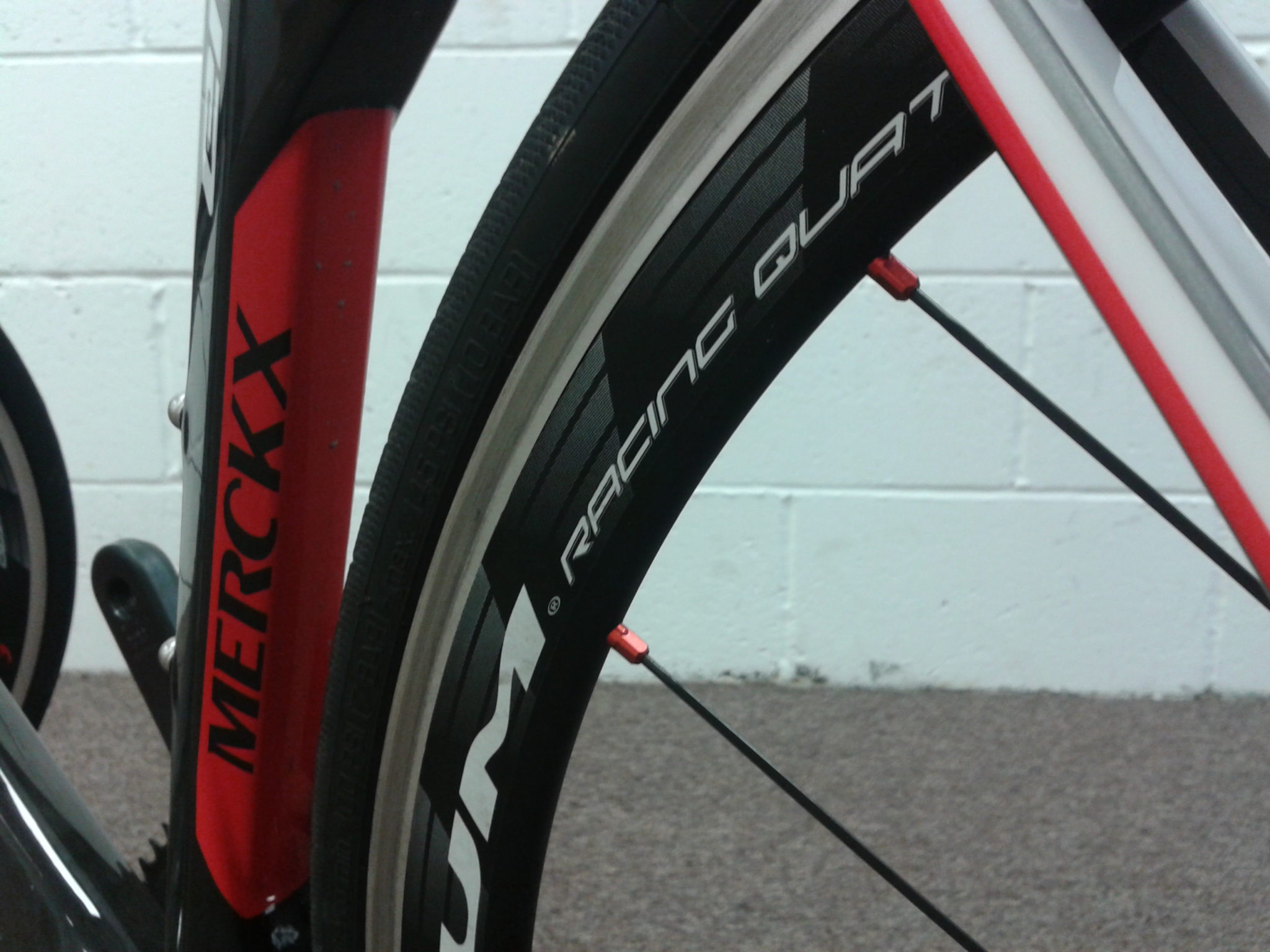 Fulcrum Racing Quattros tuck in tightly to the EMX-525 downtube