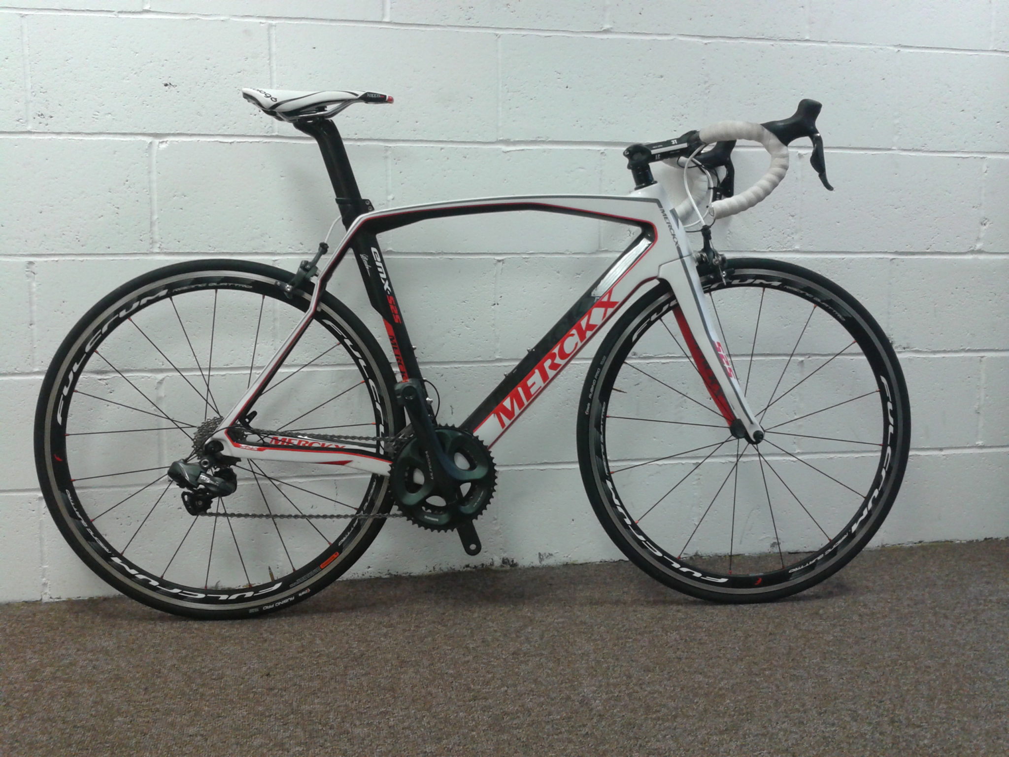 The Merckx EMX-525 loitering at the signing on