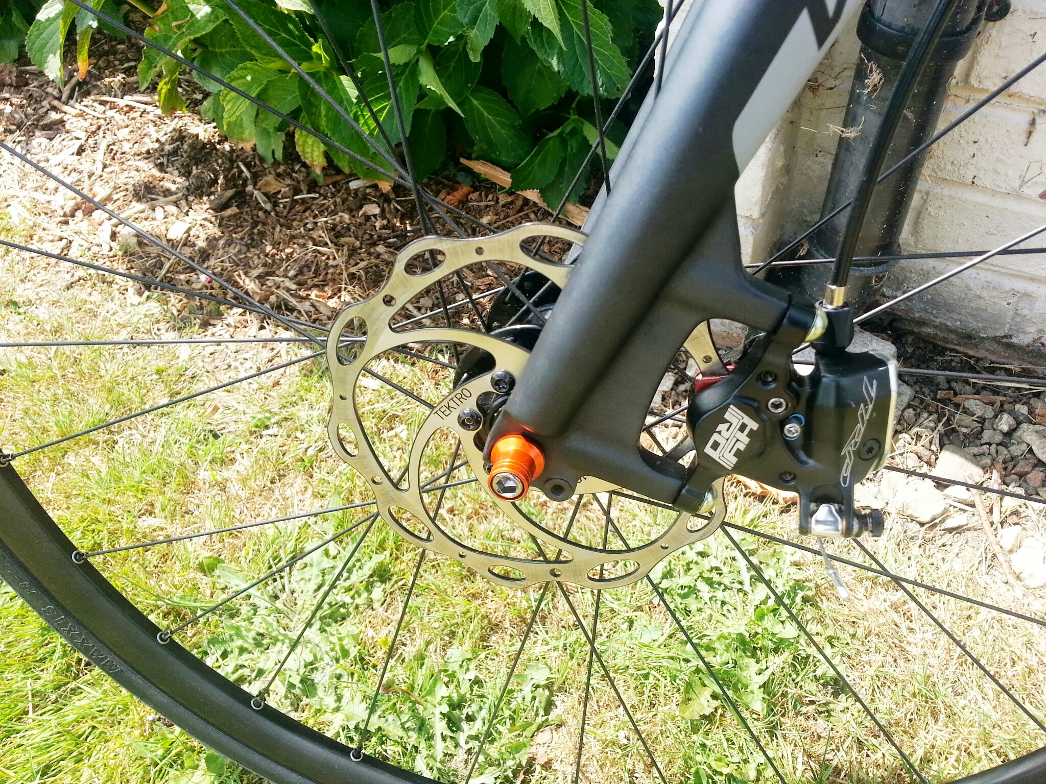 Whyte Suffolk sports TRP Hy/Rd disc brakes
