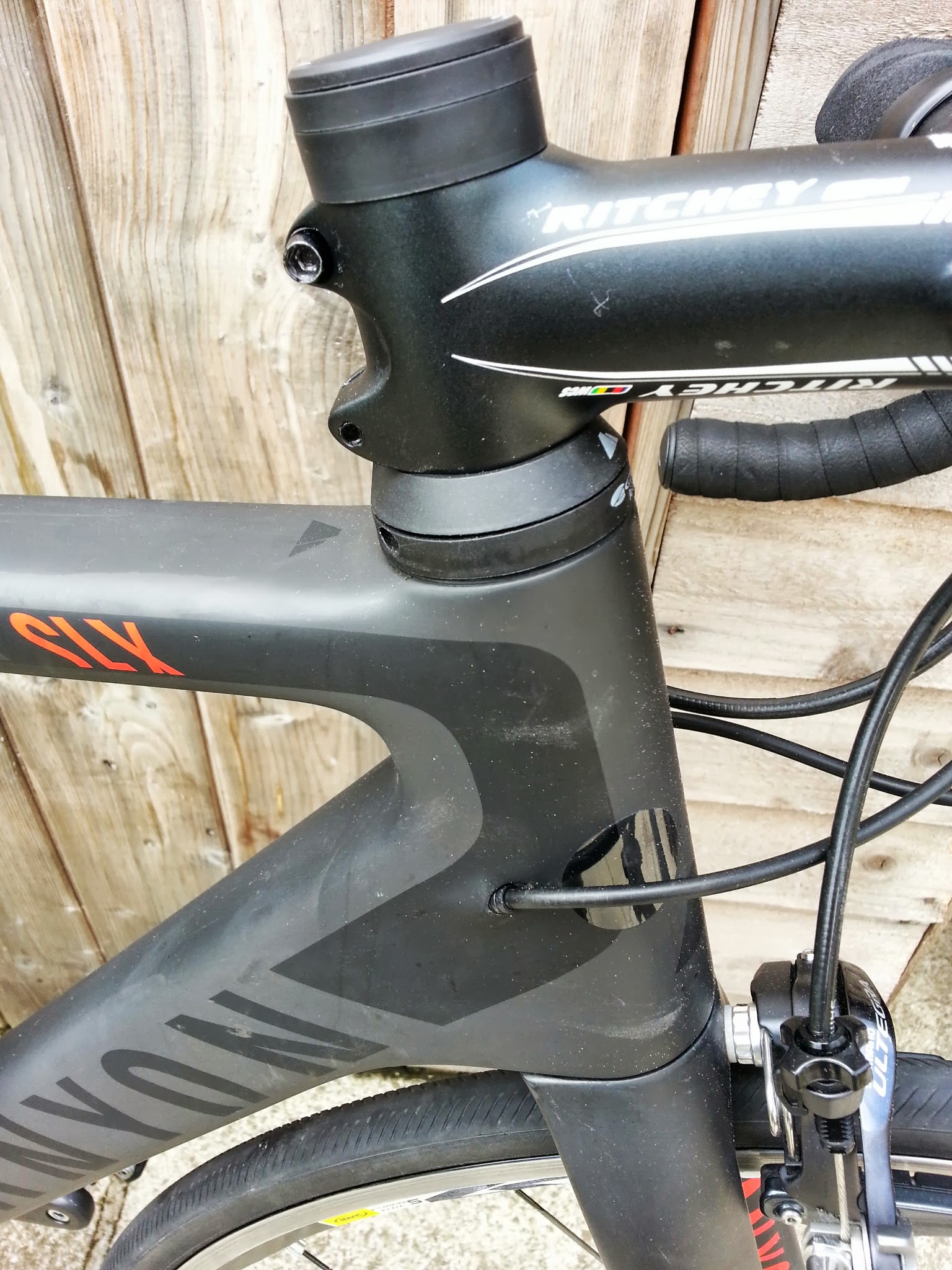 Canyon Ultimate CF SLX headtube is made taller by the Acros i-Lock headset system