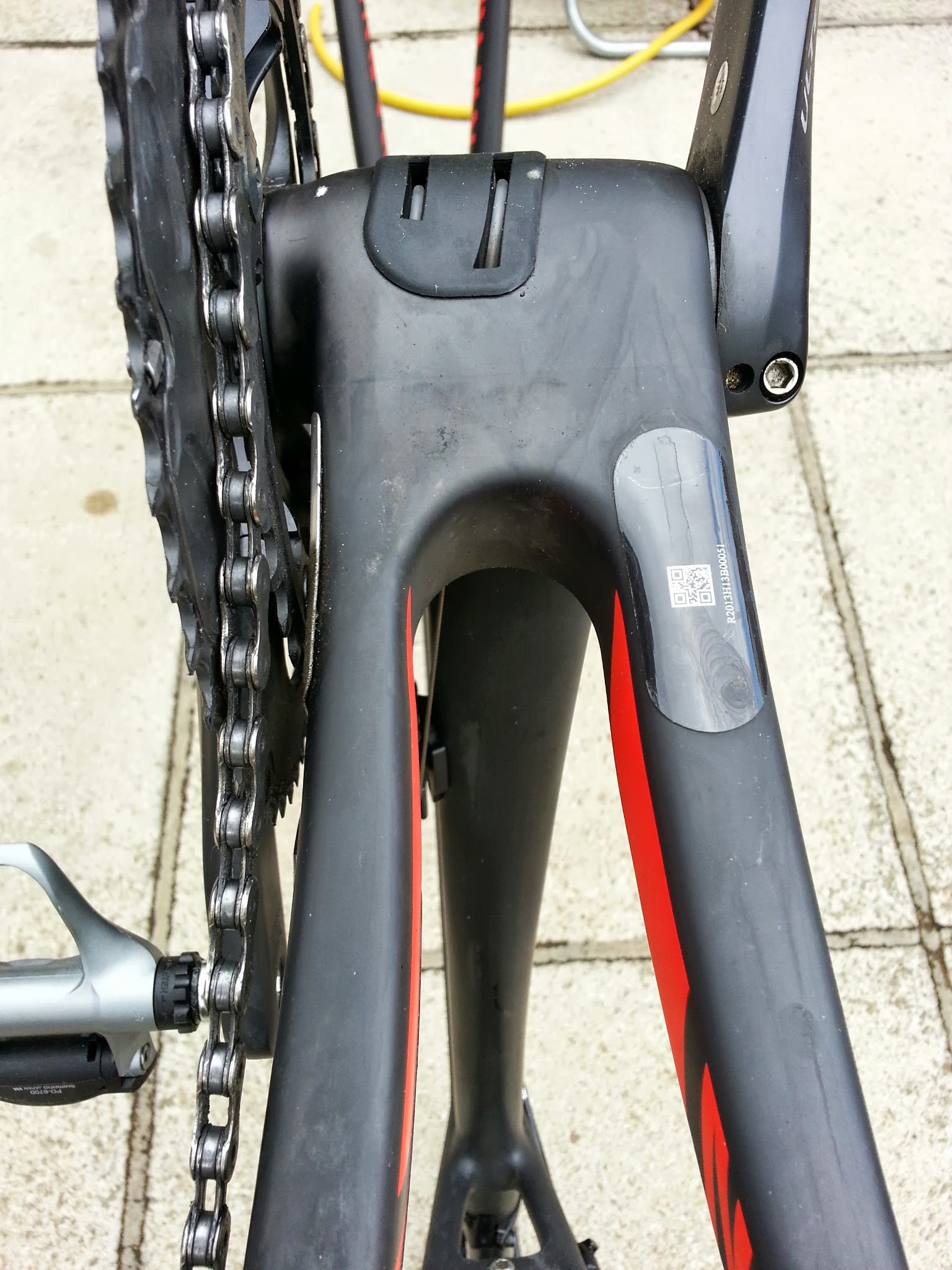 Canyon Ultimate asymmetric stays and beefy bottom bracket