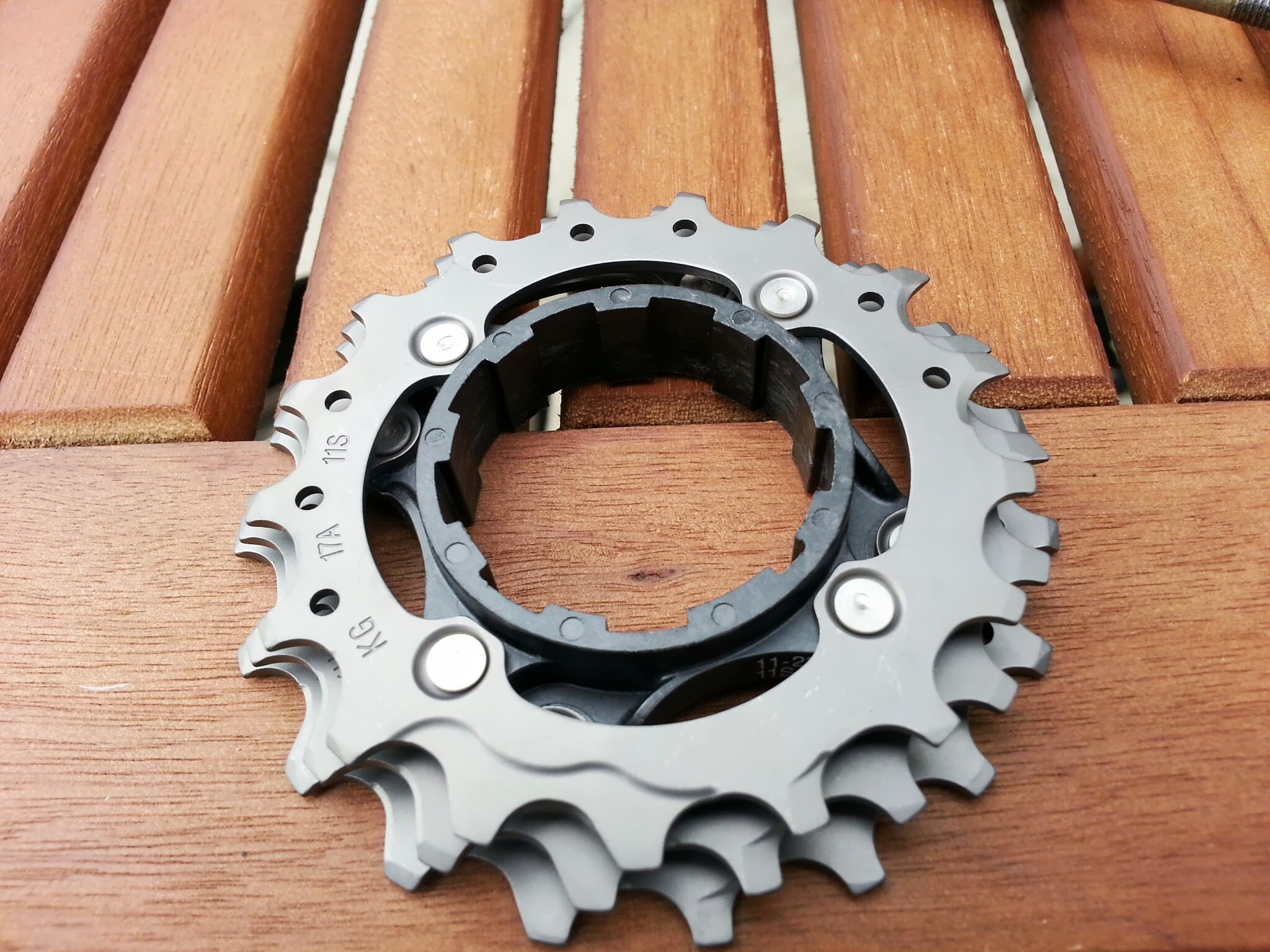 Dura Ace 9000 mid-section of rear cassette is carbon bodied