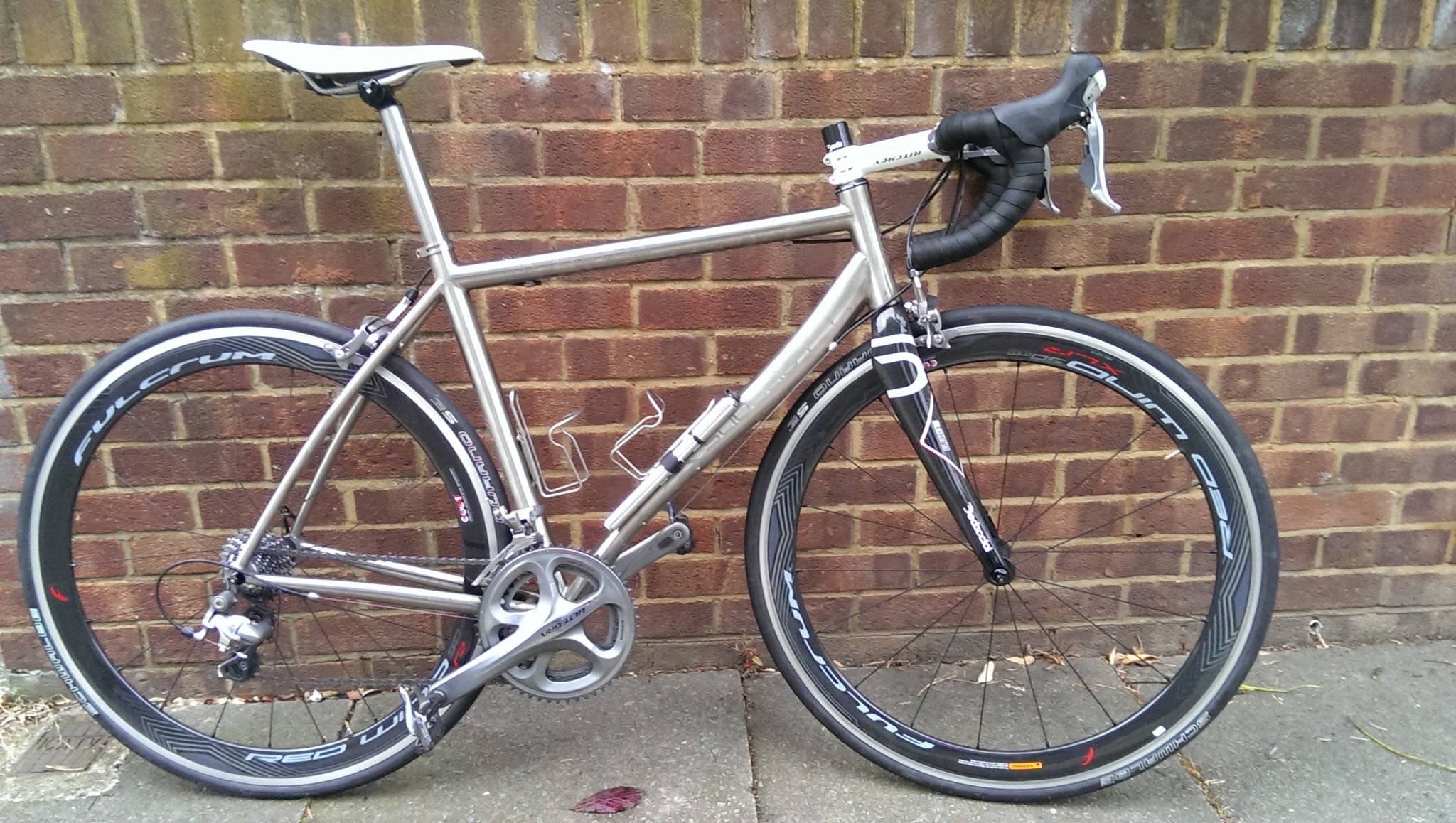 The Fulcrum Red Wind XLR Dark Label wheels in our Sabbath Mondays Child test bike