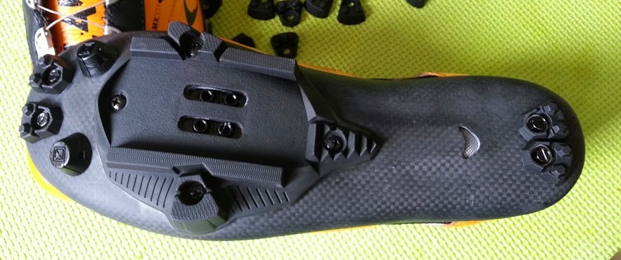 Fully carbon, replaceable treads and spikes - this is a serious cyclocross race shoe