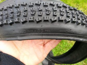 Directional tread but no minimum pressure for Mountain King