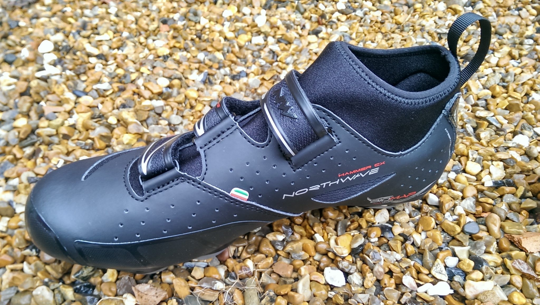 The Hammer CX uses a neoprene sock to keep the dirt out. It also uses extra TPU (Thermoplastic polyurethane) protection around high wear areas