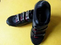 Three velcro straps keep everything in place