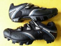 Lake MX160 features Action Leather uppers with mesh panelling and a chunky rubber sole.