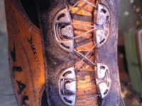 The laces can be wrapped differently to change how foot width and height differences can be accomodated.
