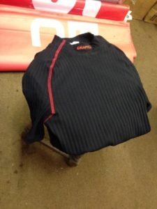 HEXA channeled fiber (six channels) against the skin enhances moisture transport and cools the body down, whereas a hollow fiber on the outside of the fabric offers insulation and transports moisture to the next layer