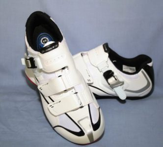 Offset straps on the Shimano R088 Shoes