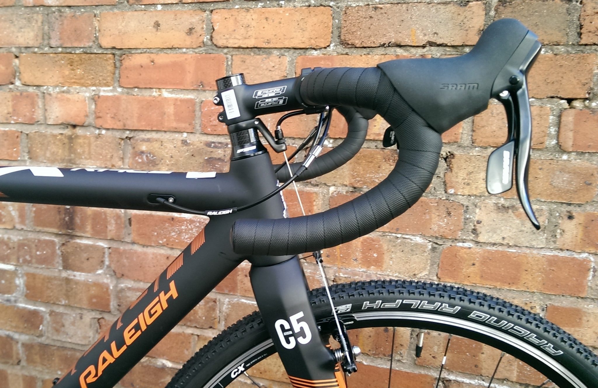 The FSA Omega bars were very comfortable with their compact drops