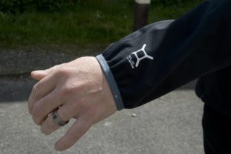 Elasticated sleeves are of the right length for cycling