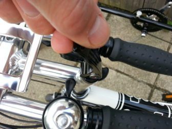This quick release allows you to set the stem and bars straight,a s well as quickly adjusting their height