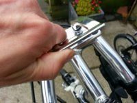 This double quick release allows you to unfold the bars...