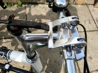 Two quick release handles - one for stem alignment and the other to lock the folding handlebars - prevent hassle when folding the bike