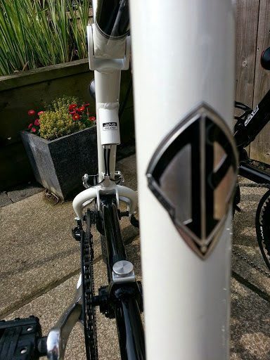 Reassuringly the Nanoo is just missing a seat tube to make it a traditional diamond frame