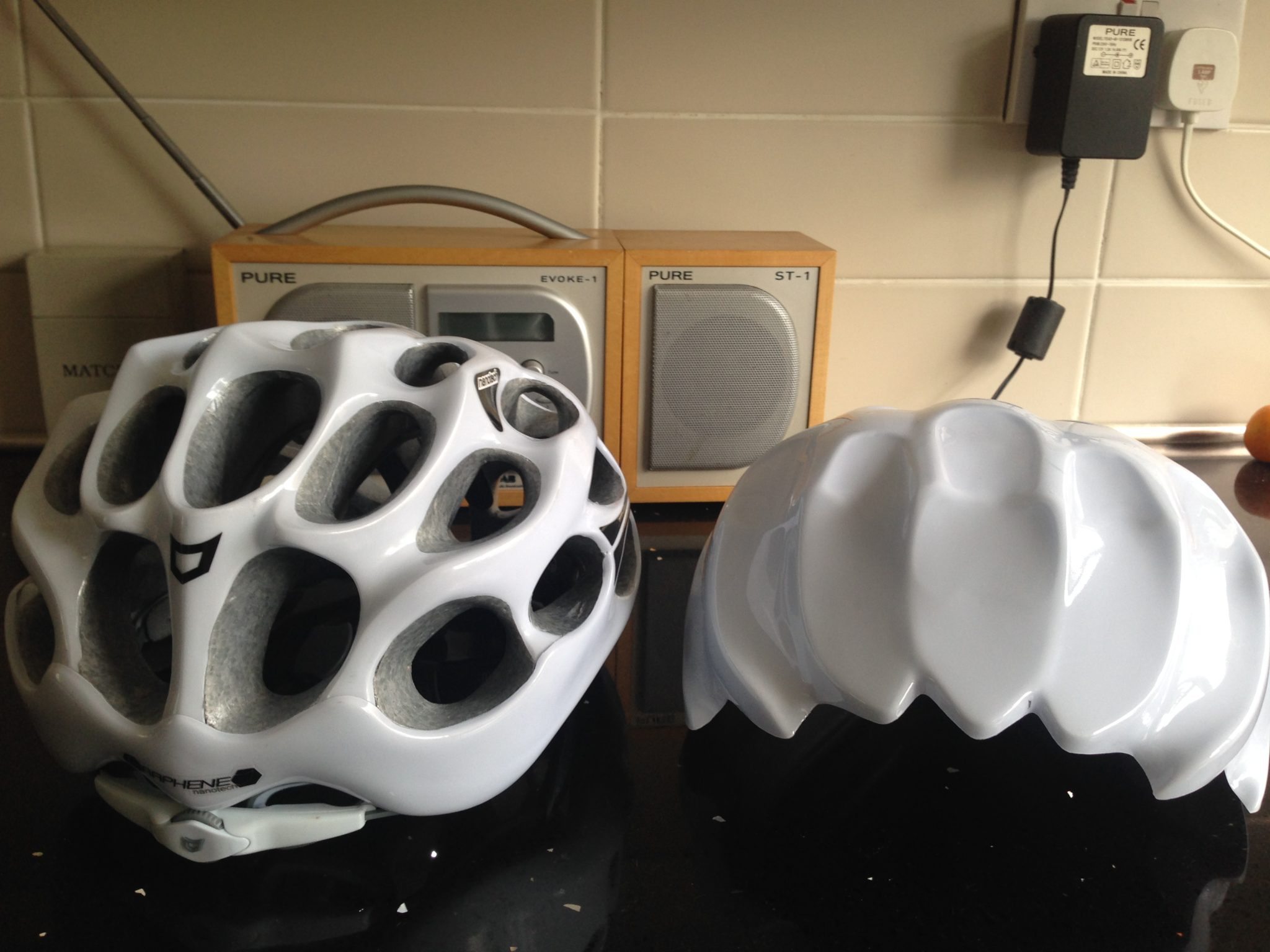 Rear views of the Catlike Mixino Helmet and Mixino Aero VD 2.0 Shell