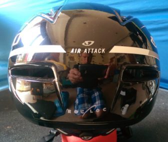 Two rear exhaust ports should remove the heat from your scalp