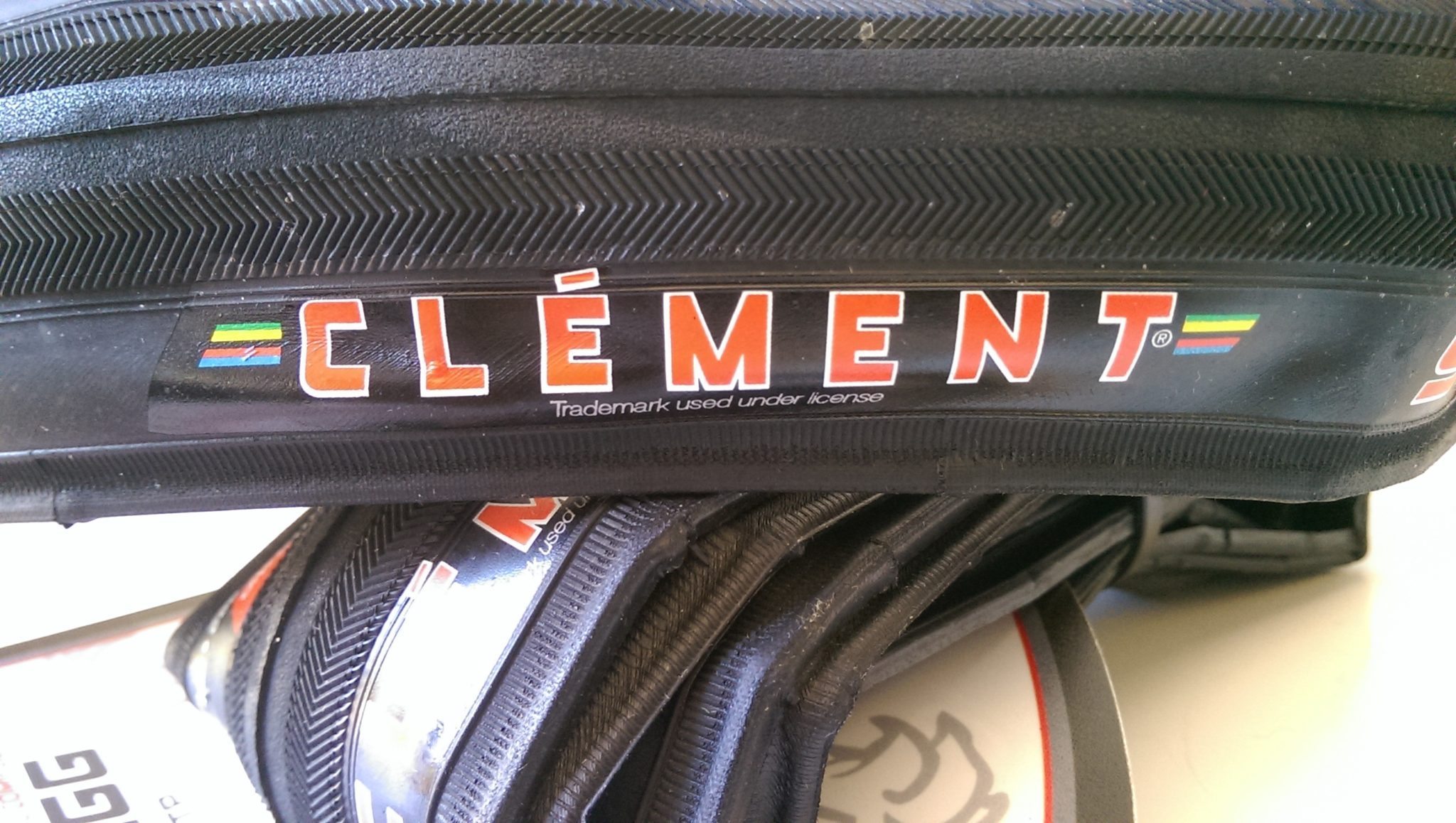 The Strada LGG is a traditional looking tyre and I like the classic logo