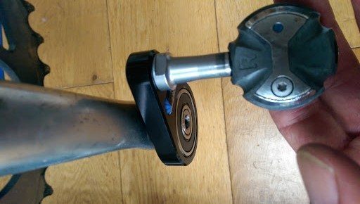 Added free rotation around the normal pedal axle position