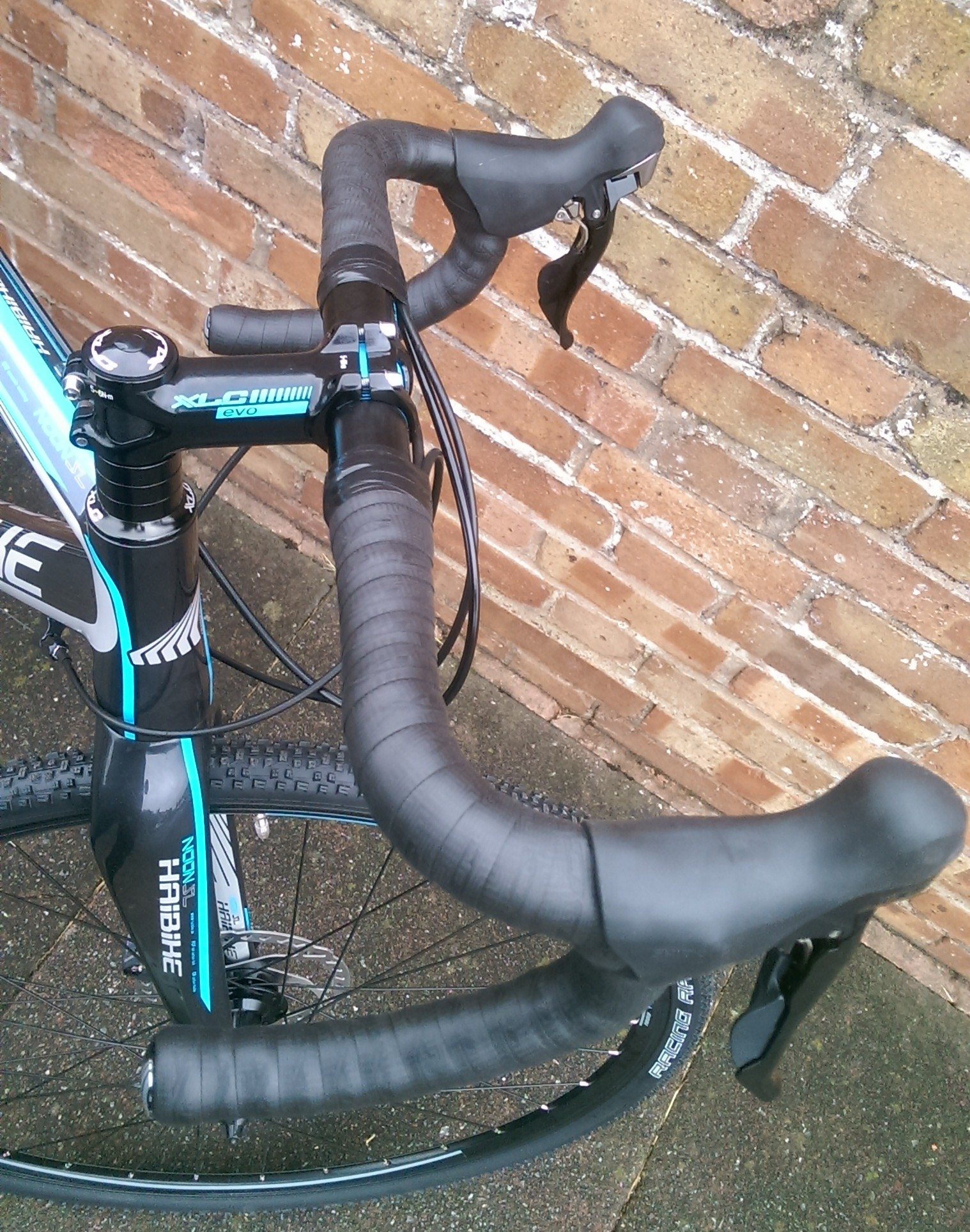 Compact bars with their shallow drop are perfect for smaller hands