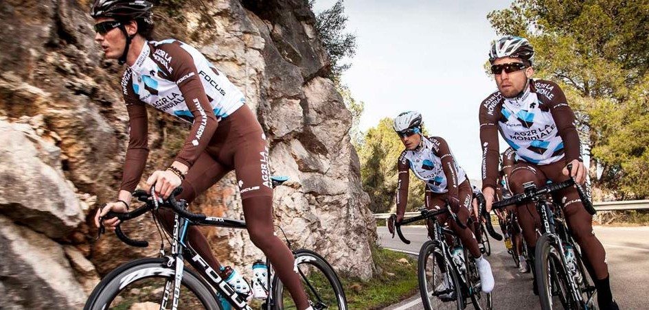 AG2R-La Mondiale prepare for the season on SRAM equipped bikes