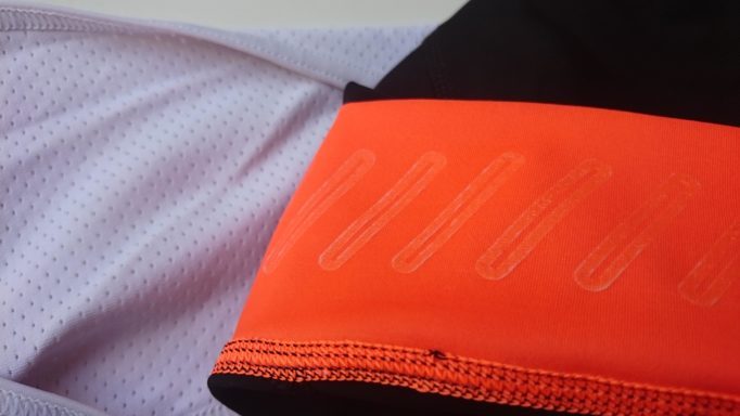 Long hems give a nice finish to the shorts legs and silicone loops keep it all in place