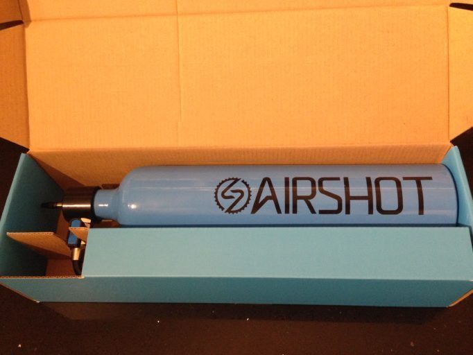 Lightweight and handy - An ideal solution to inflating and seating tubeless tyres for the home mechanic, particularly when away at races or stuck in the middle of nowhere