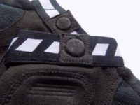 Magnetic tabs on GripGrab Racing cuffs