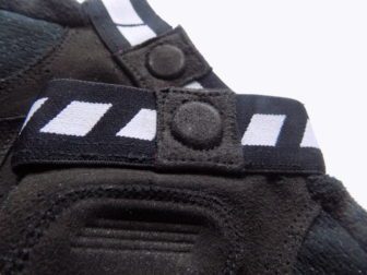 Magnetic tabs on GripGrab Racing cuffs