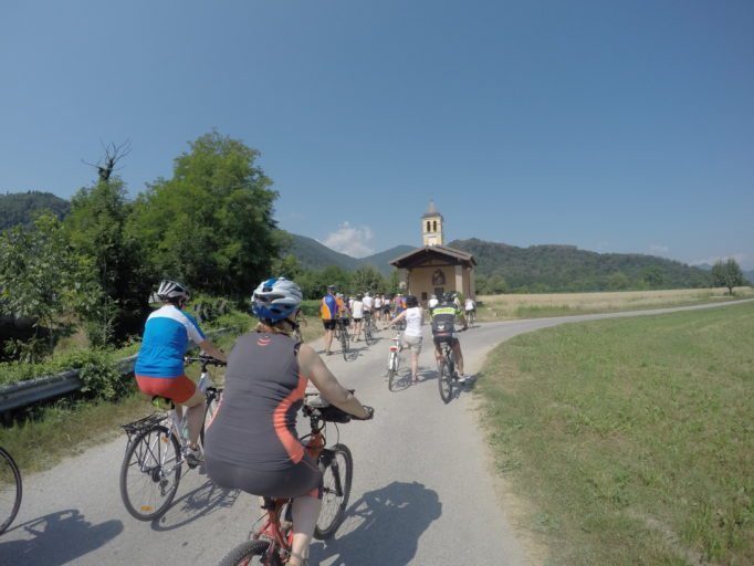 Quiet, flat lanes, blues skies and beautiful countryside, what more could you ask?