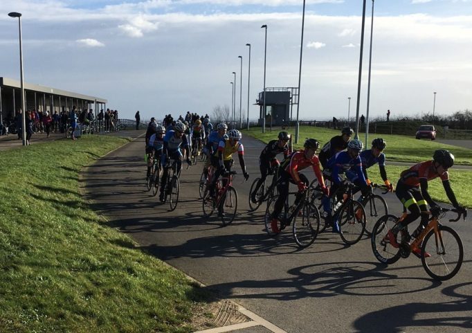 The bunch heads off, leaving our novice rider desperately trying to clip in