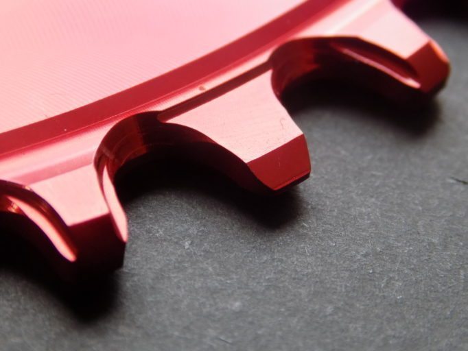 The thick thin profiling on the absoluteBLACK CX Oval chainrings is designed to keep your chain in place