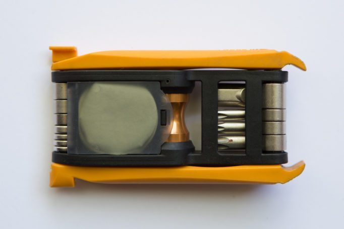 The Serfas ST15i includes a patch kit and tyre levers