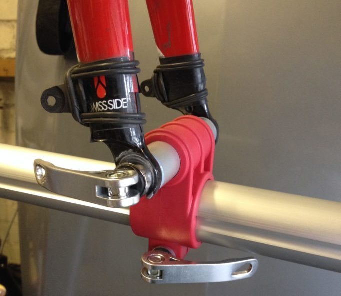 The Minoura RS1600 front wheel clamp holds your forks firmly in place