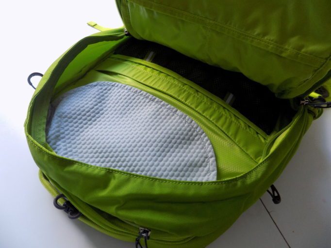 The main compartment has document sleeve and a pouch for delicate items, I used it for banannas