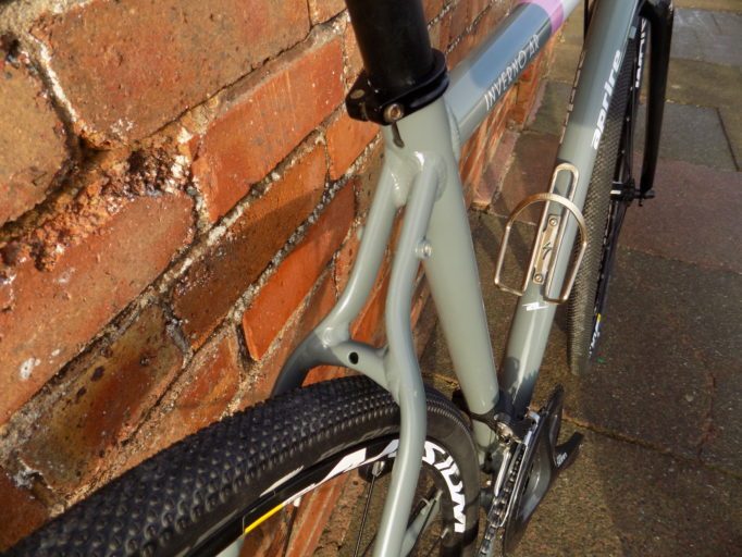 The Aprire designed seatstays are meant to give stiffness, while killing road buzz