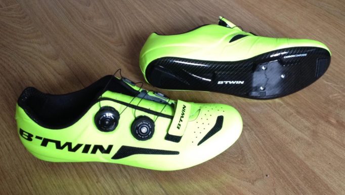 The BTWIN 900 uses a carbon composite mix for the sole, the carbon pattern is only a transfer