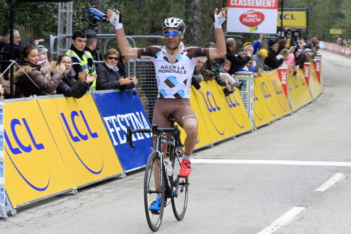 JC Péraud celebrates in pink and blue BTWIN 900s. AFP PHOTO / PASCAL POCHARD-CASABIANCA