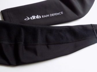 Both leg and arm warmers have a brushed fleece finish on the inside, facing away from the rain