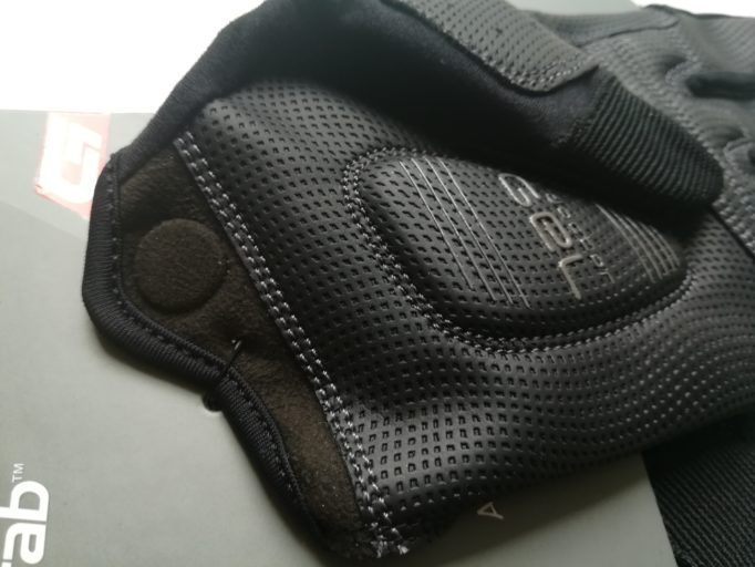 DoctorGel® padding on the palm for comfort