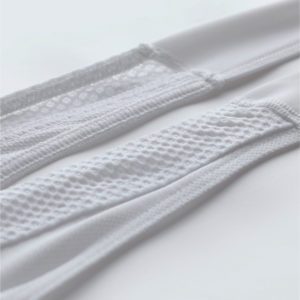 The secret is in the super stretchy material used in the halterneck