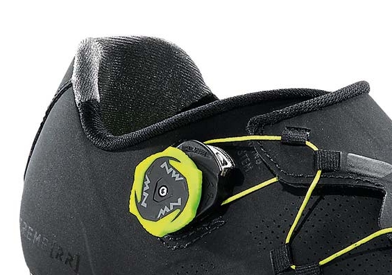 Grippy, directional fibres keep your heel in place. The SLW2 dial allows fine tuning in both directions